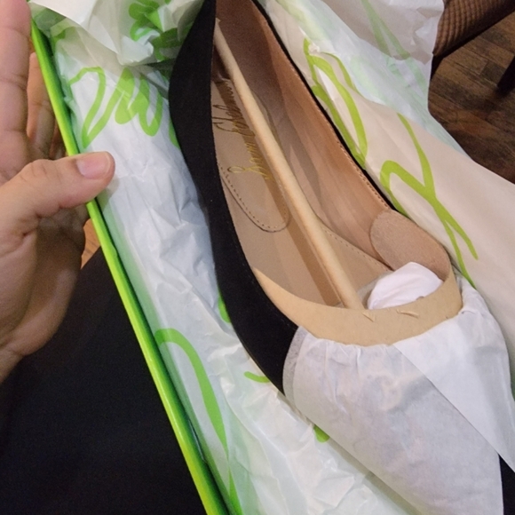 Black Pointed-Toe Flats with Bow Detail - Picture 4 of 7